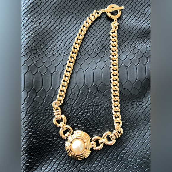 Givenchy gold pearl necklace - Picture 3 of 6